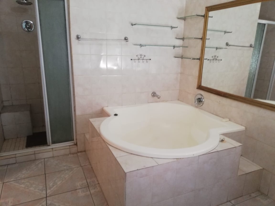 5 Bedroom Property for Sale in Stilfontein Ext 3 North West